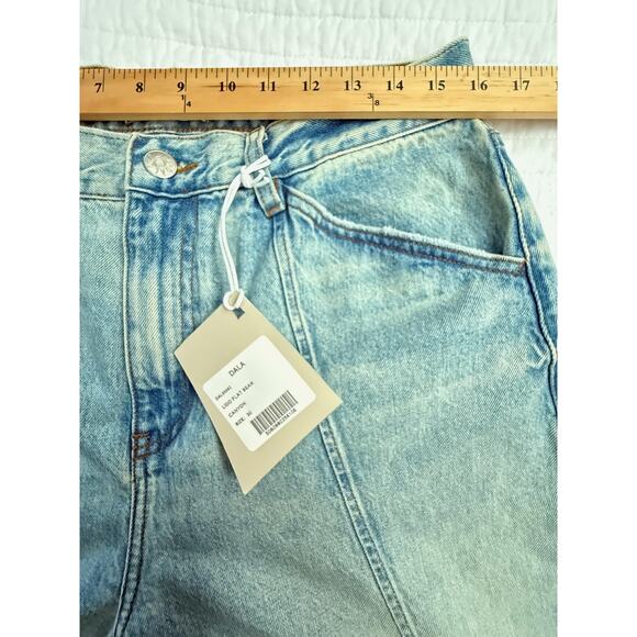 DALA Lido Flat Seam Denim Barrel Jeans Women's 30 Light Wash Raw Hem Zip Fly - Picture 9 of 11